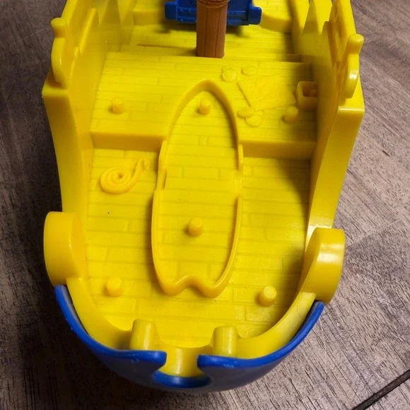 Fisher-Price Santiago of the Seas Lights & Sounds El Bravo Pirate Ship Playset - Picture 10 of 11